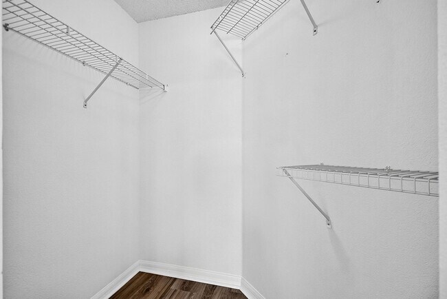 Building Photo - 15 Renmont Ct