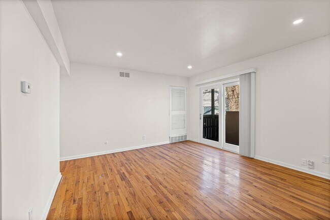 Building Photo - Walnut Apartments