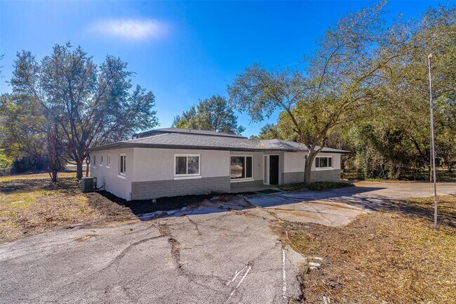 Building Photo - 16880 SE 63rd Ln