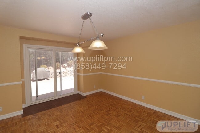 Building Photo - 3 Bedroom 2 Bathroom in Country Estates