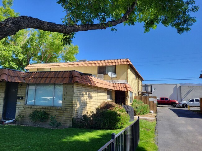 Primary Photo - 3324 Woodside Dr