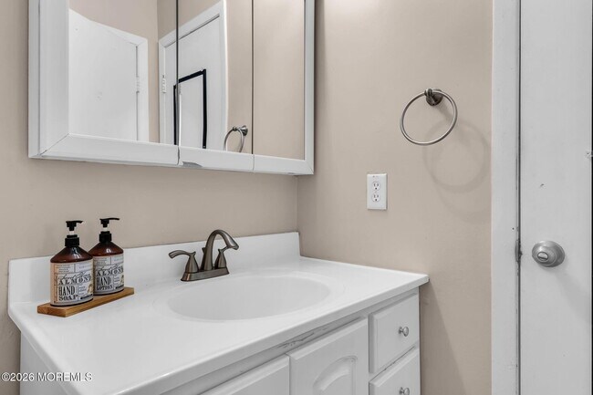 Building Photo - 54 Ellen Heath Dr