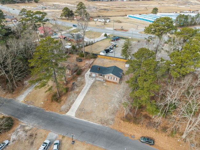 Building Photo - 340 Circle Dr