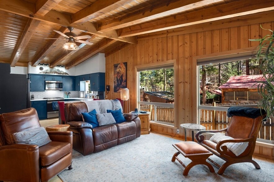 Building Photo - 402 4th St