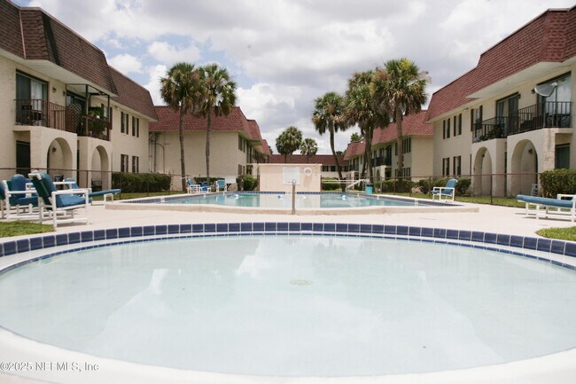 Building Photo - 1713 El Camino Rd