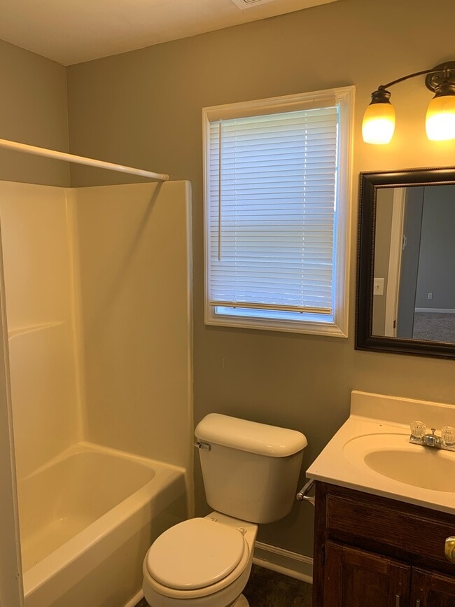 Building Photo - Prime Location! Beautiful 3Br/2 BA Just Minutes from Post!?