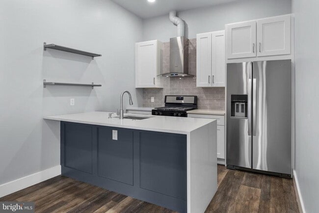 Building Photo - 342 W Queen Ln