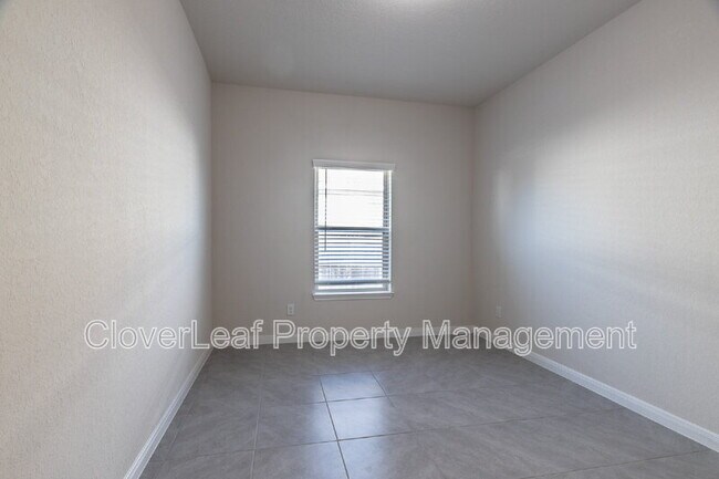 Building Photo - 405 Sika Way