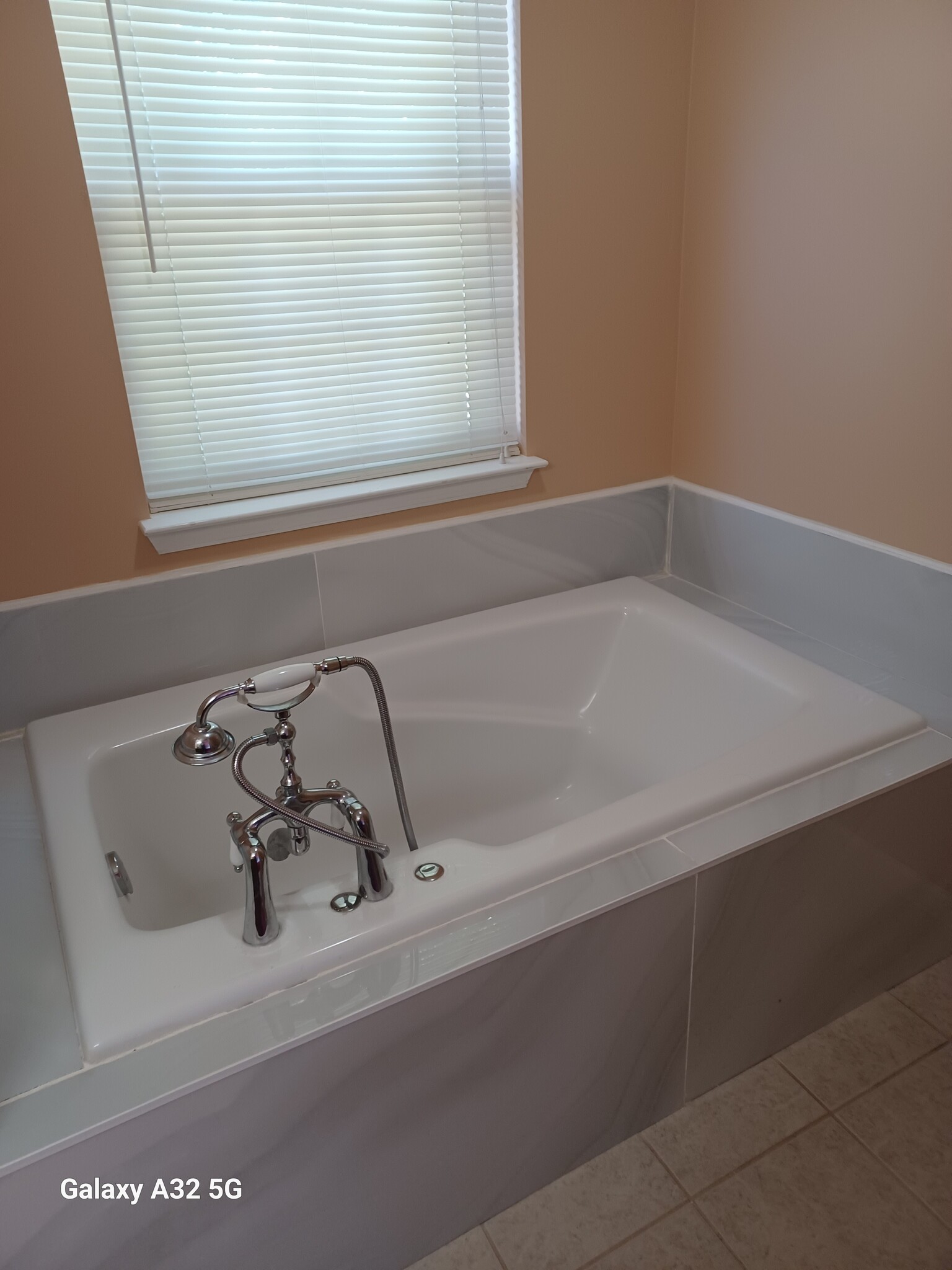 Main Bath - 233A Milton Ave