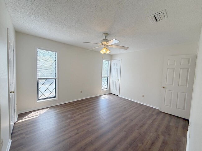 Building Photo - 6968 Wesley Ct