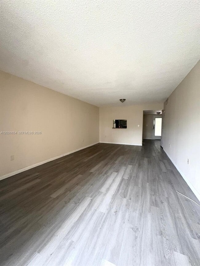 Building Photo - 4174 Inverrary Dr