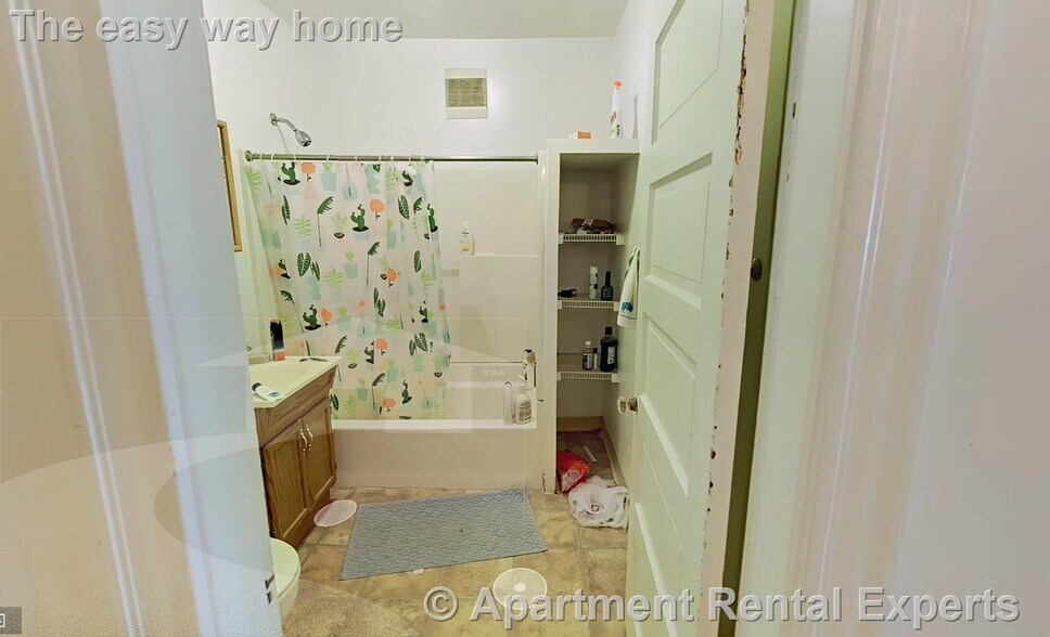 Building Photo - 14 Centre St