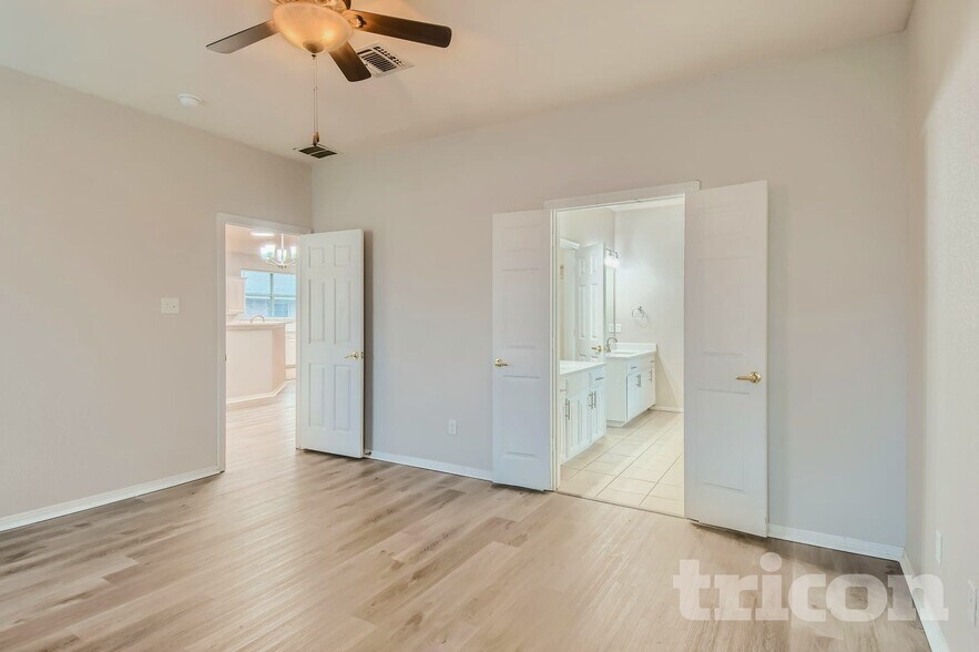 Building Photo - 7101 Crenshaw Dr