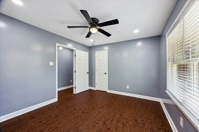 Building Photo - 8519 Hatton St