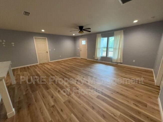 Building Photo - 11330 NE 66th Ln