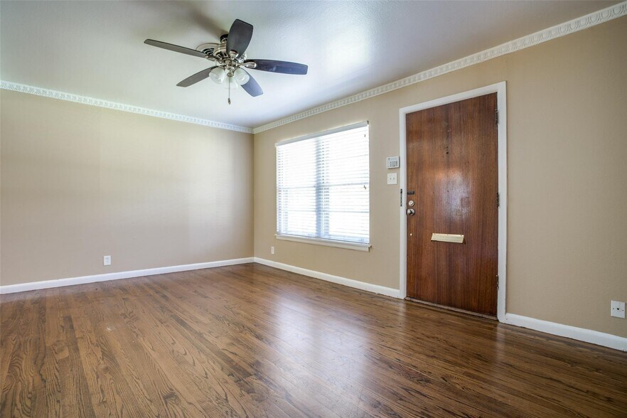 Building Photo - 3724 Almazan Dr