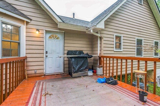 Building Photo - Charming 4BR House in Douglasville