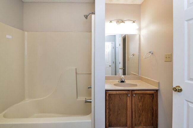 Building Photo - 4483 Shadow Glen Cove