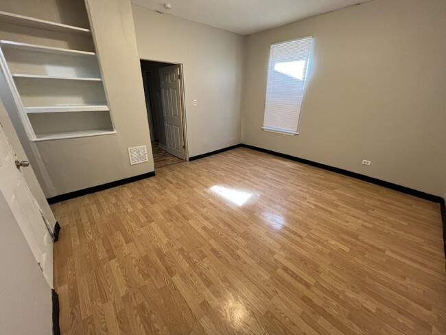 Building Photo - Charming 2-Bed Duplex in South Compton – Y...