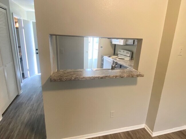 Building Photo - 2 BEDROOM CONDO BY UNT