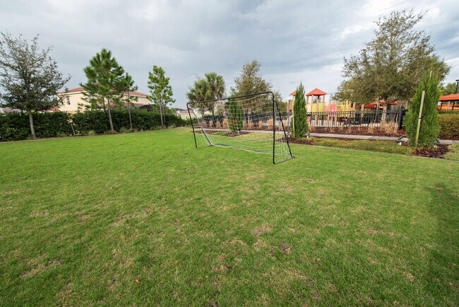 Building Photo - 5277 Oakbourne Ave