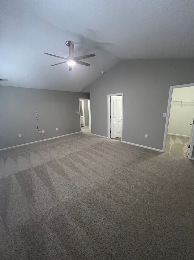 Building Photo - Charlotte Home for Rent (4 beds, 2.5 Baths)