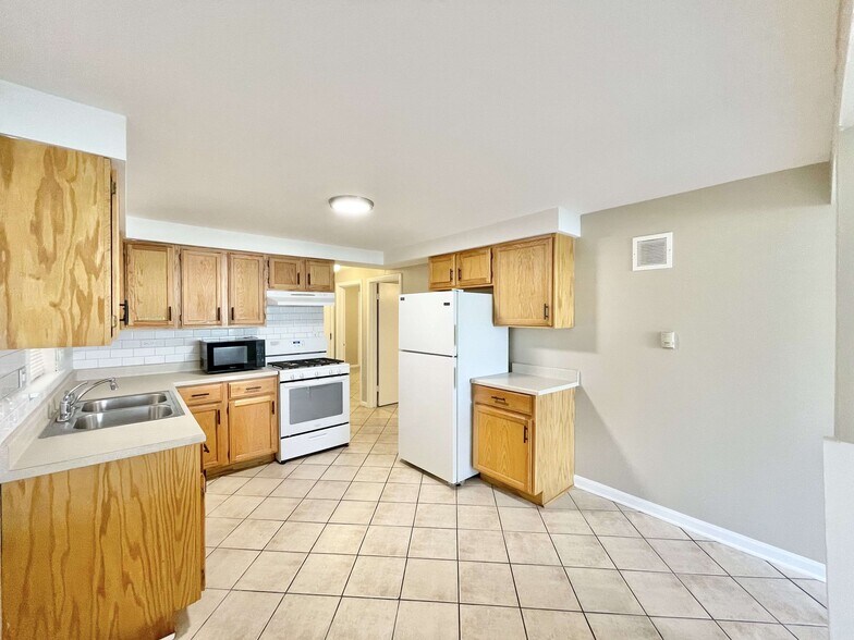 Building Photo - 2036 N 72nd Ct