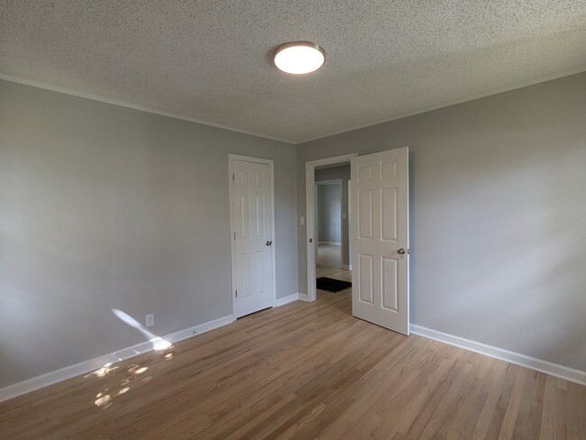 Building Photo - 272 Victory Dr