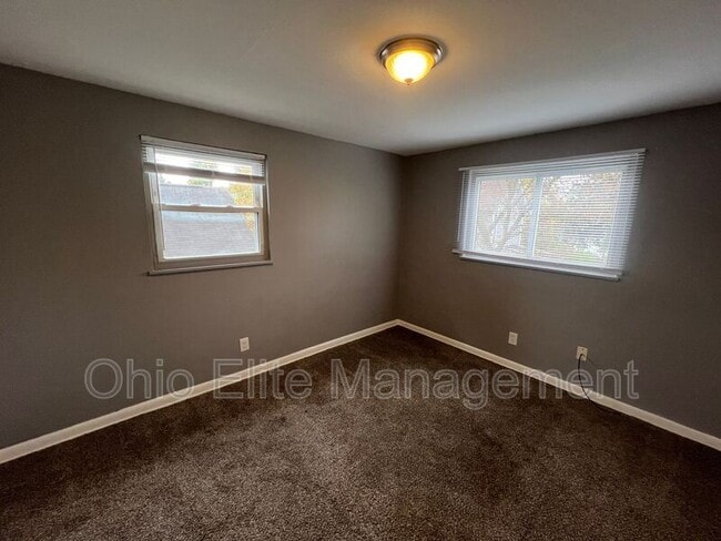 Building Photo - 397 1/2 S Ogden Ave