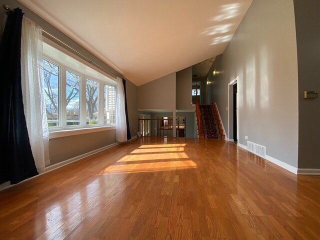Building Photo - 1403 Sauk Ln