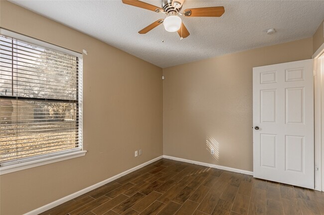 Building Photo - 39 Wire Rd Loop