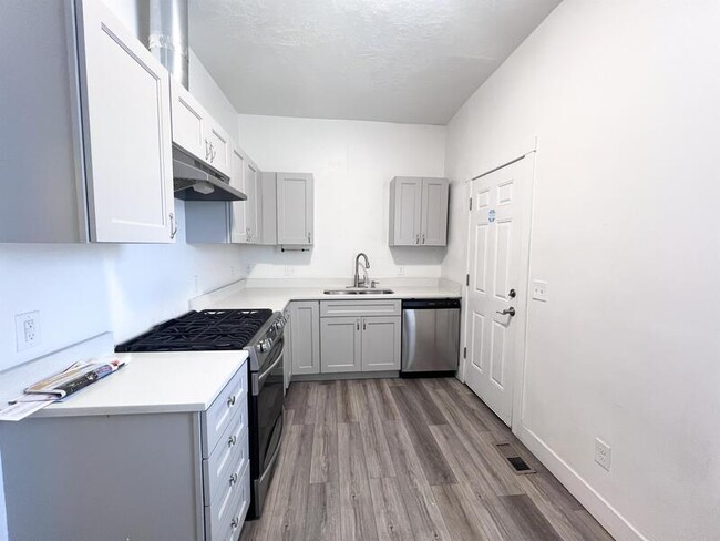 Building Photo - 778 S 400 E