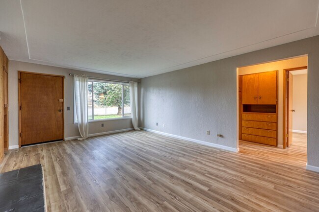 Building Photo - 503 N 5th Ave SW