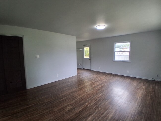 Building Photo - 312 Holmes Ave