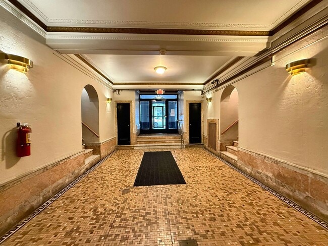 Building Photo - 36 Duncan Ave