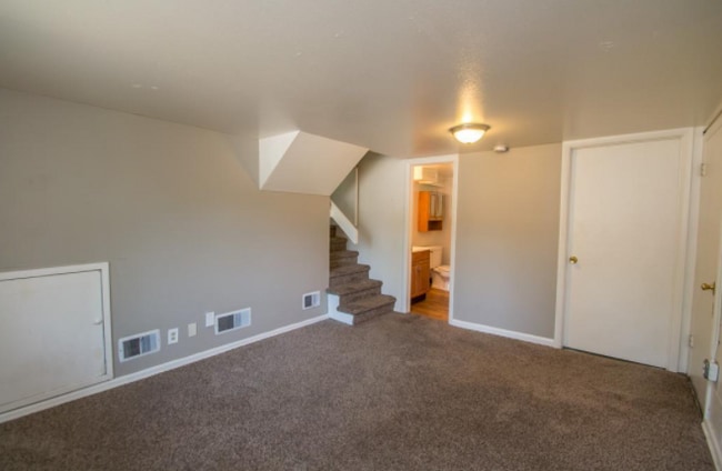 Building Photo - 3375 Moorhead Ave