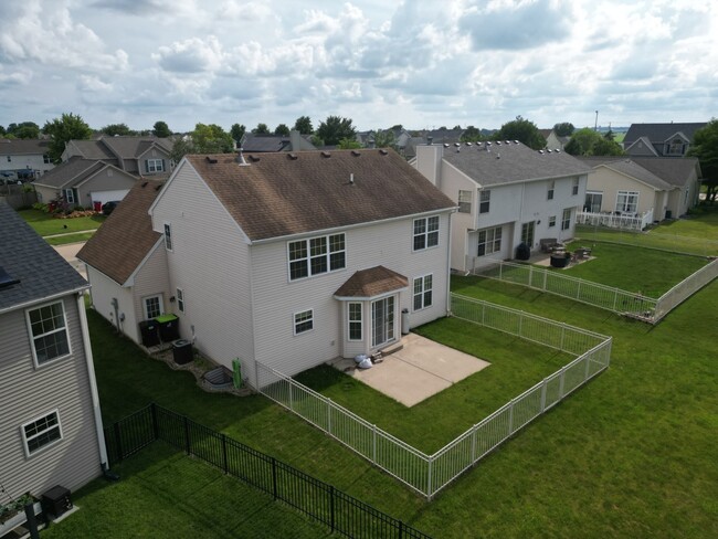 Building Photo - 3922 Wildflower Dr