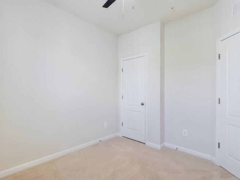 Building Photo - 25 Chester Ct