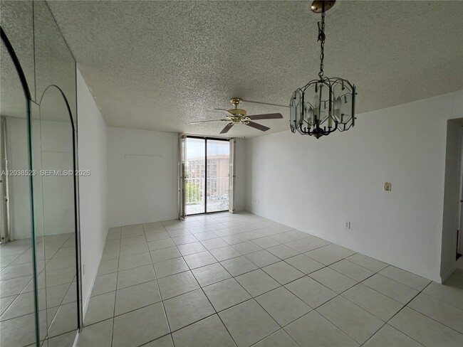 Building Photo - 920 NE 169th St