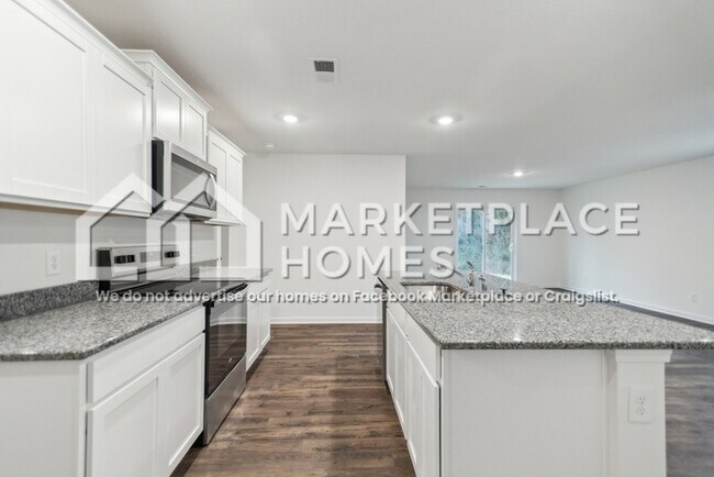 Building Photo - 2025 Southwood Cir