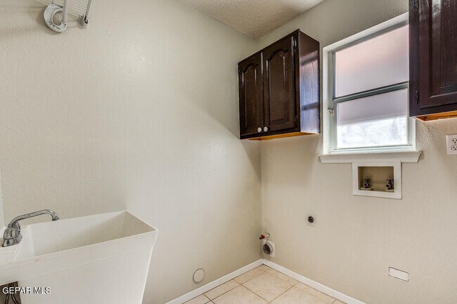 Building Photo - 6104 La Posta Dr