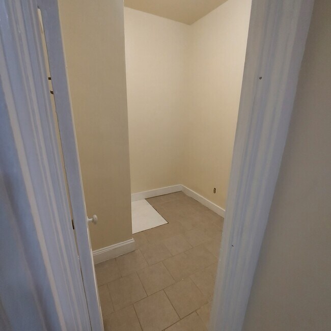 Building Photo - Riverview Apartments