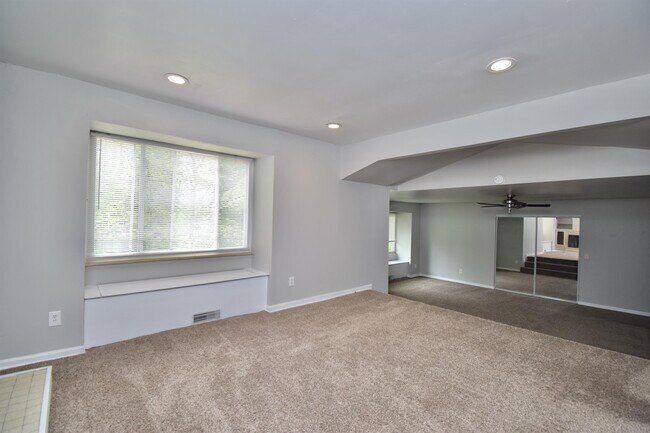 Building Photo - 9571 Beech Dr
