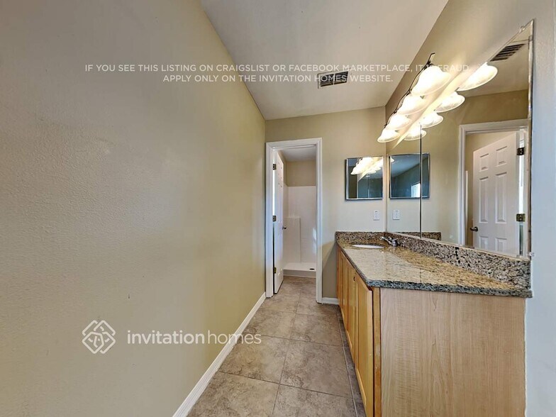 Building Photo - 3876 La Flor Dr