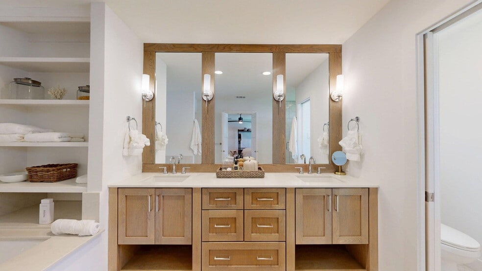 Building Photo - 805 Dexter Dr S