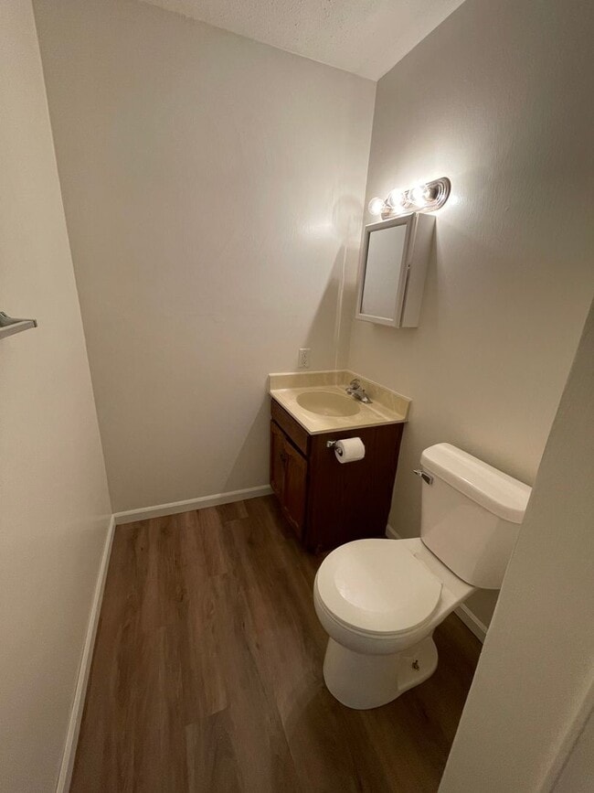 Building Photo - 521-F S Silverwood Lane