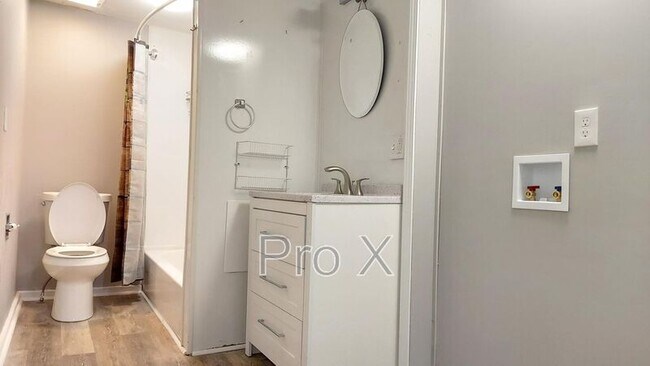 Building Photo - 510 E Washington St