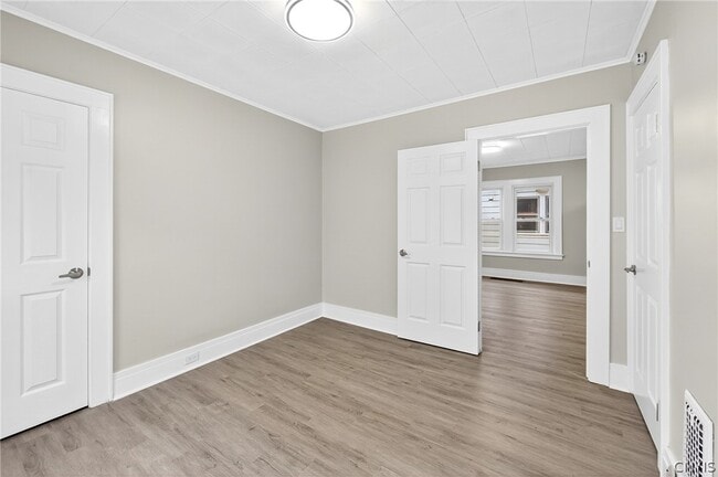 Building Photo - 111 Maplehurst Ave