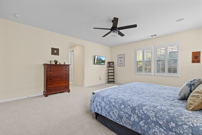 Building Photo - Luxurious 5-Bedroom Pool Home with Solar &...