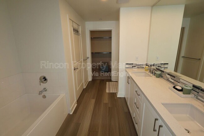 Building Photo - 2850 Wagon Wheel Rd